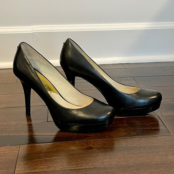 Michael Kors Ionna Pump. Worn once for a wedding, mint condition. - Picture 2 of 8